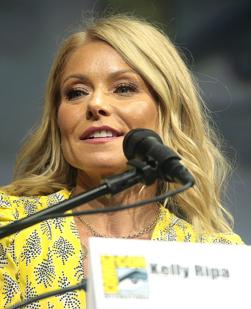 Does Kelly Ripa really ‘Tell All’ in her Book?